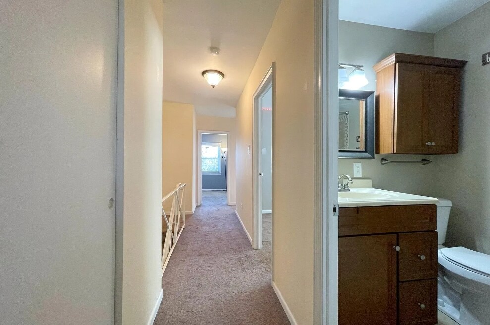 Hollway - 8708 Hargrave St