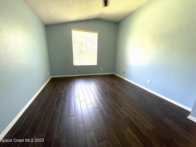 Building Photo - 1600 Tailfeather Ct
