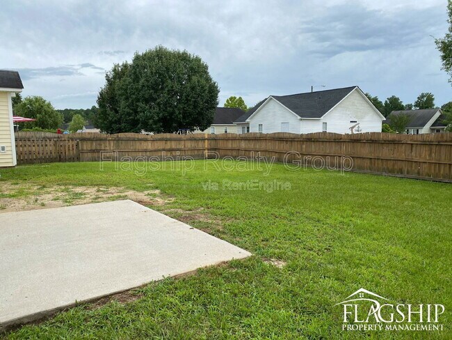 Building Photo - 3638 Highland Dr