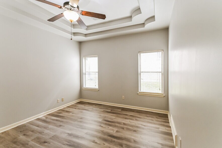 Building Photo - 305 Garden Springs Dr