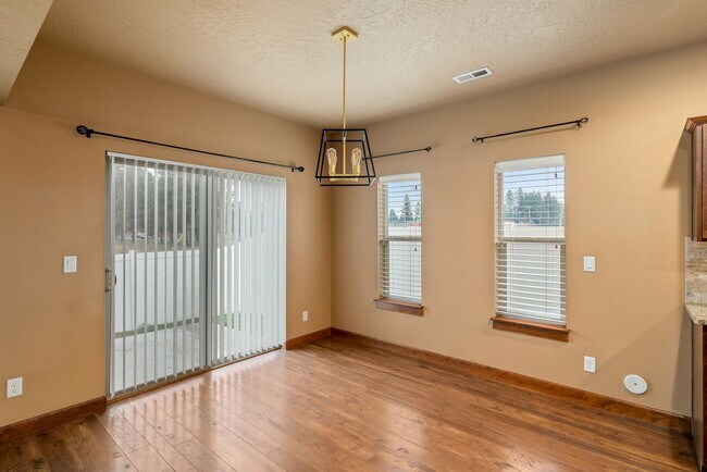 Building Photo - Great Location, Single Family Home, CDA, Pet Friendly