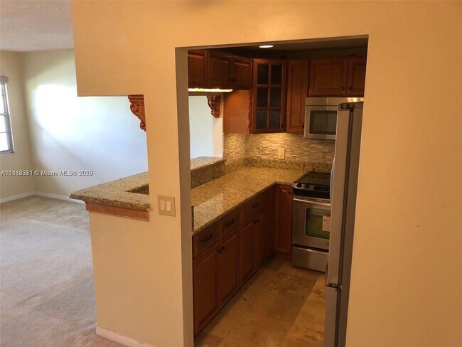 Building Photo - 93 Ventnor E