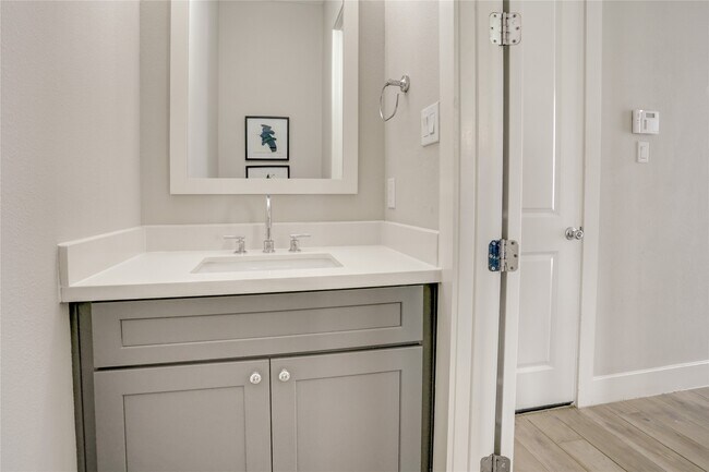 Building Photo - 2413 Chapman St