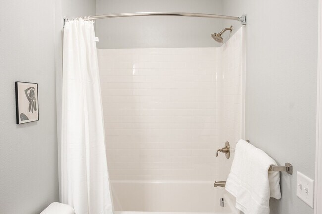 Building Photo - 2301 Ingersoll Ave