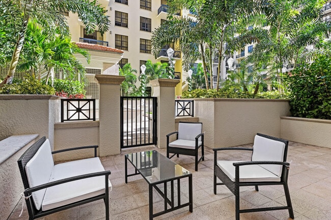 Building Photo - 701 S Olive Ave