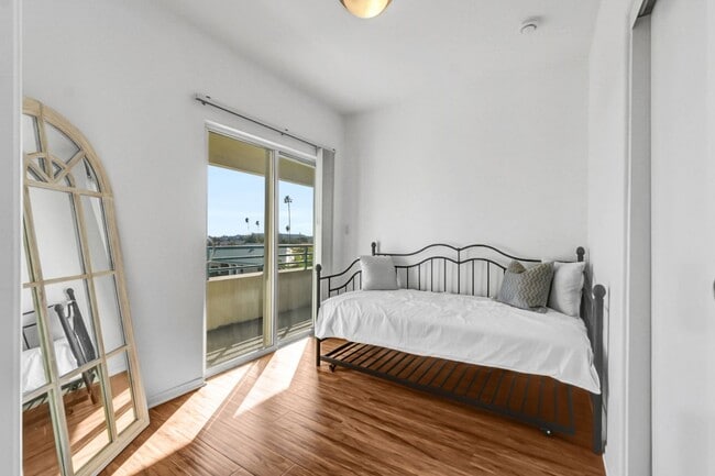 Building Photo - Luxurious Modern Condo in Alhambra ? Move-In Special: Get 2 Weeks Free