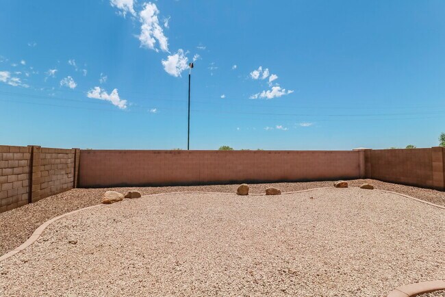 Building Photo - 25675 W Satellite Ln