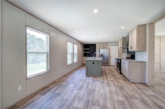 Building Photo - 81 Popham Rd