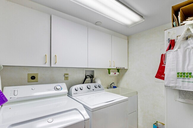 Building Photo - 5070 N Ocean Dr