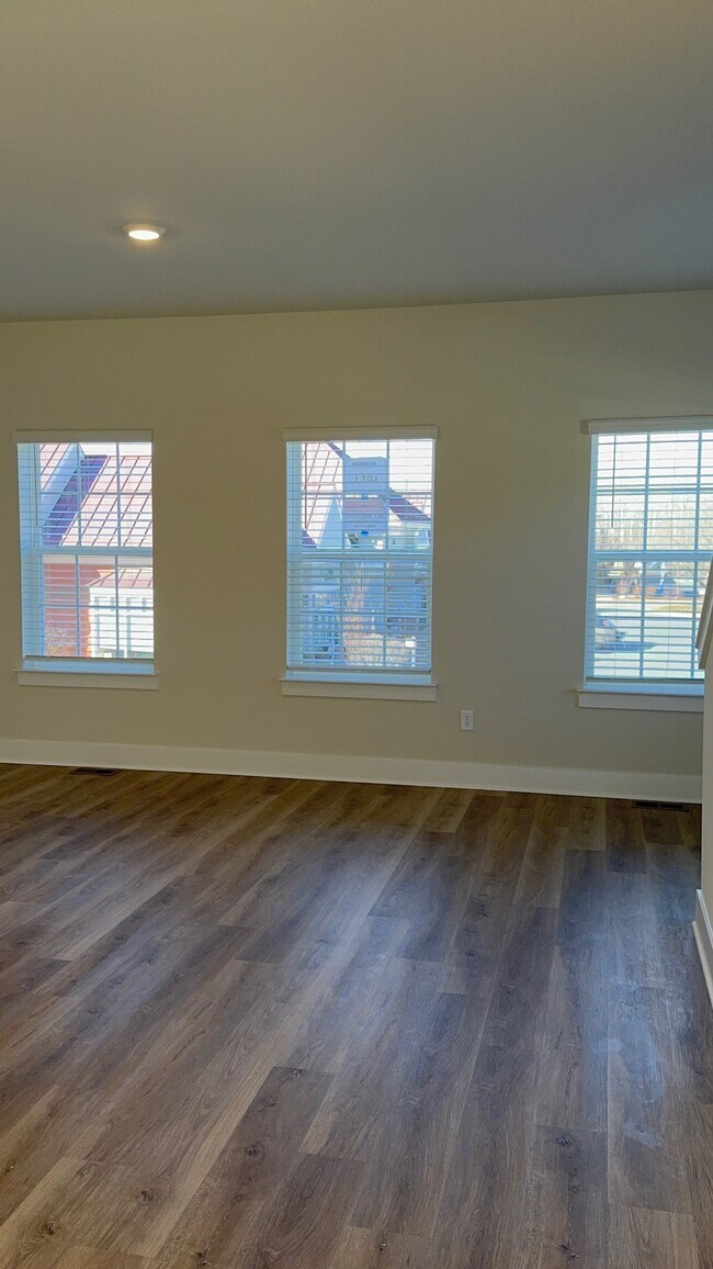 Building Photo - 1802 Blythe Way