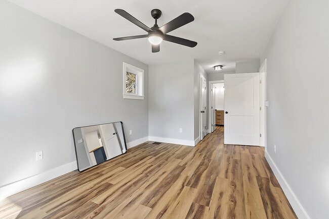 Building Photo - 18 Buttonwood Pl