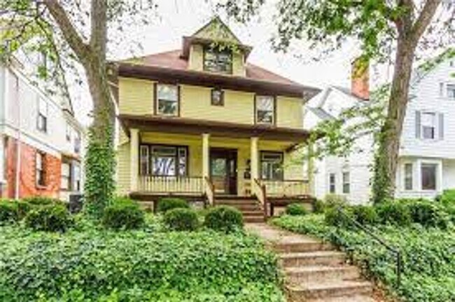 Building Photo - 209 S Goodman St