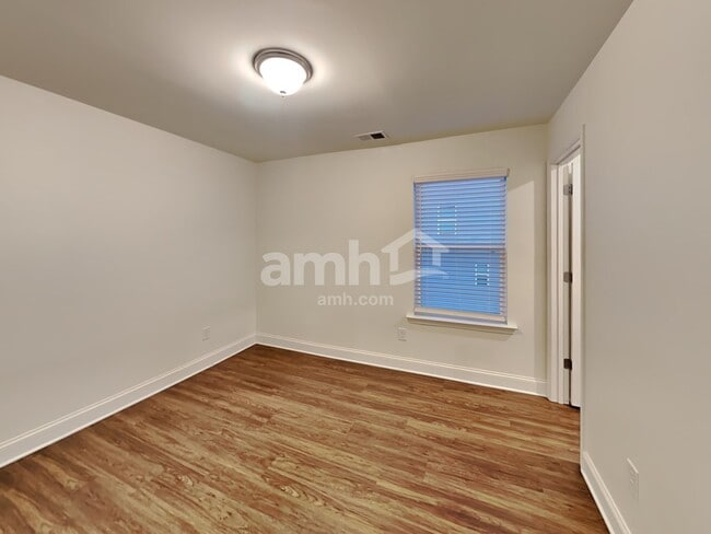 Building Photo - 513 Slew Dr