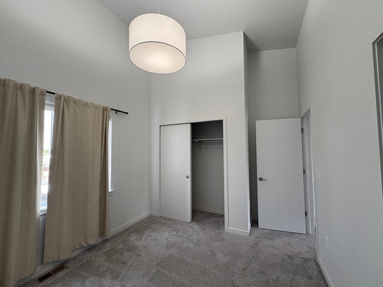 Building Photo - 225 Green Leaf Street