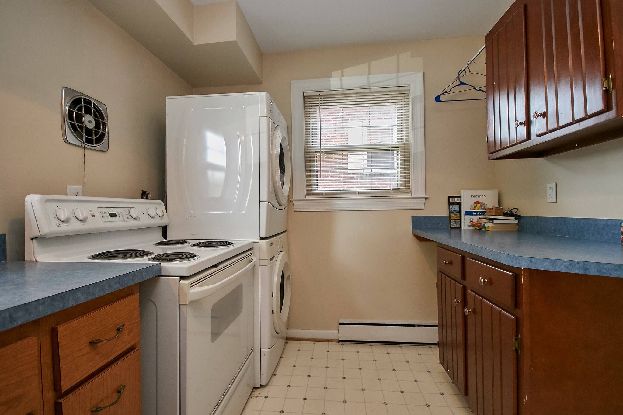 Extra cabinets & working counter - 805 23rd St S