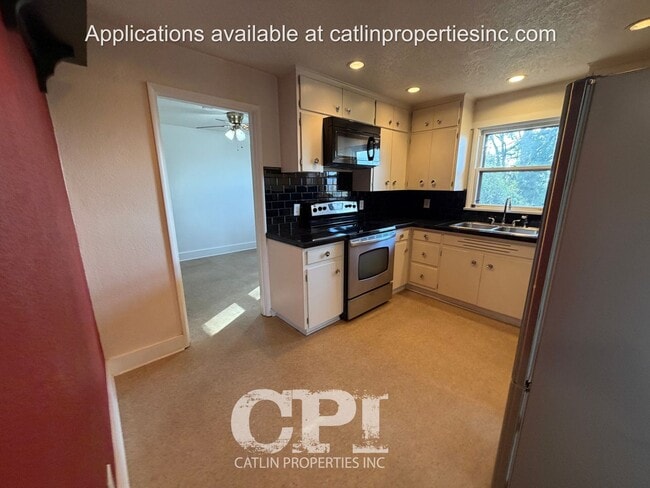 Building Photo - 704 1/2 Academy St.