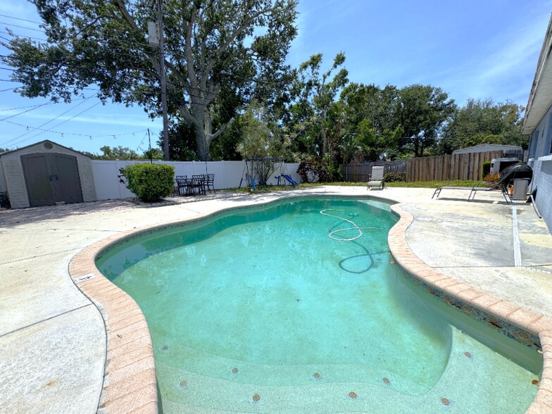 Building Photo - 10996 106th Ave N