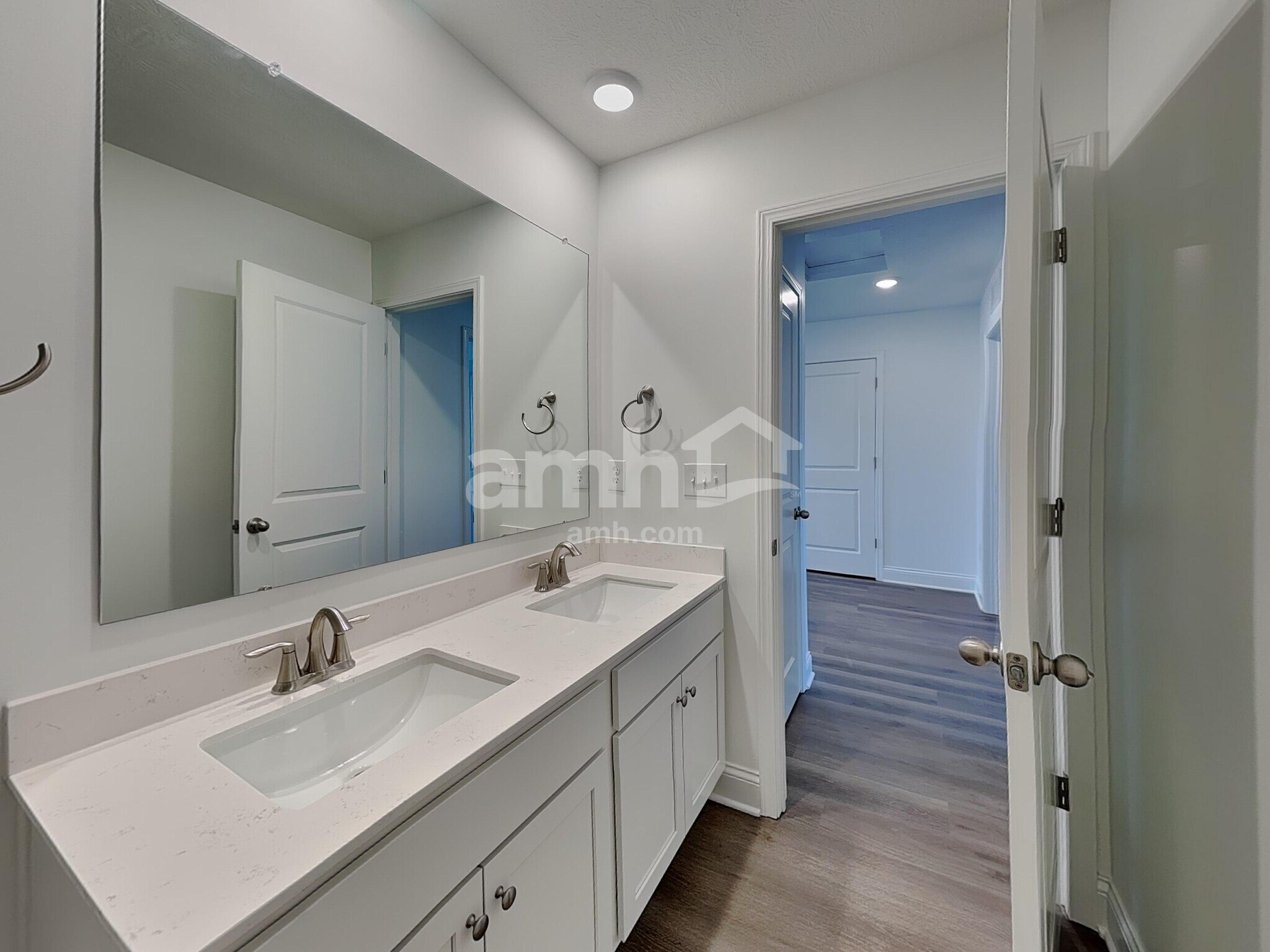 Building Photo - 9085 Henley Ave