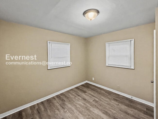 Building Photo - 252 Meadowdale Ave