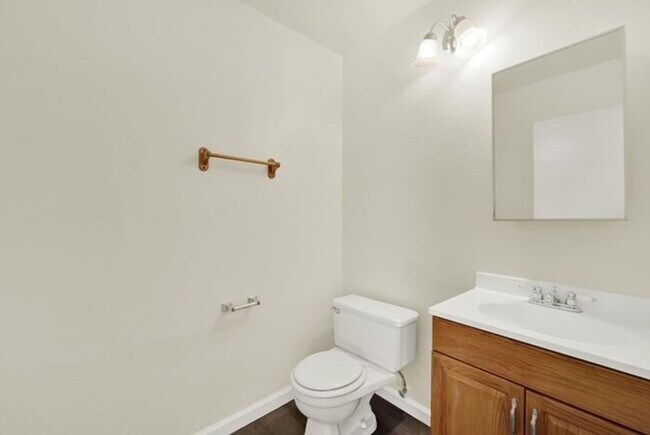 Building Photo - Great 3 bed, 1.5 bath Condo in Vacaville -...