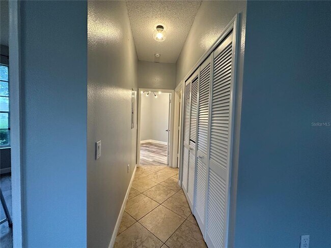 Building Photo - 14572 Laguna Beach Cir