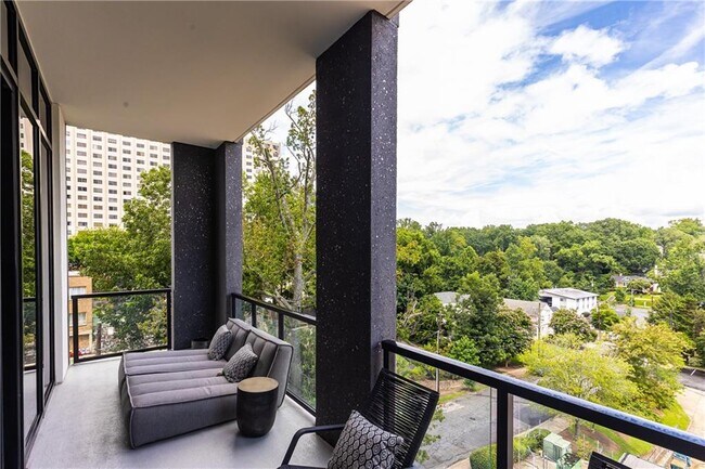 Building Photo - 2425 Peachtree Rd NE