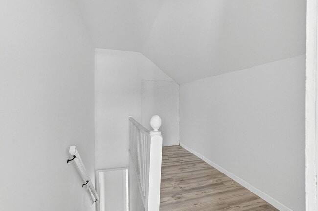 Building Photo - 398-400 N. Maple Ave