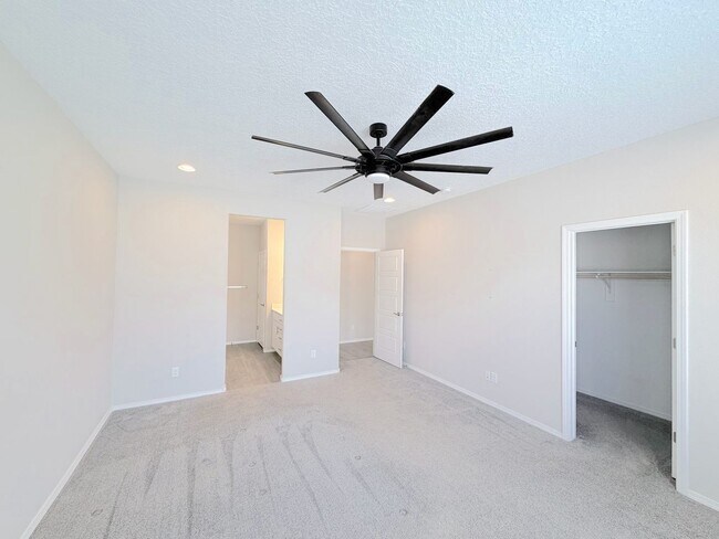Building Photo - Modern 3 Bedroom Los Lunas Home with Refrigerated Air. Near I-25!
