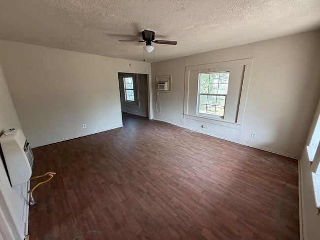 Building Photo - 406 S Aydelotte Ave