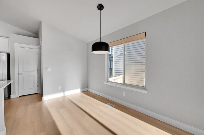 Building Photo - $2,650.00, 5-bed, 3-bed ranch-style home located in Colorado Springs with a large back yard.