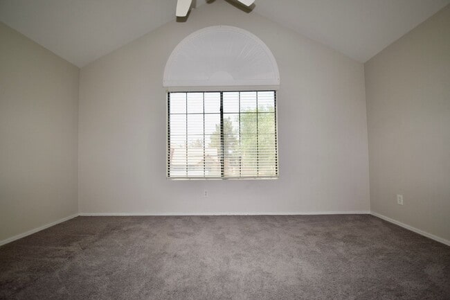 Building Photo - Beautiful 2 bed 2.5 bath Townhouse in Mesa!