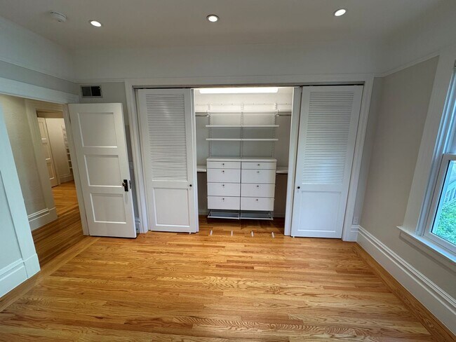 Building Photo - 219 Lake St