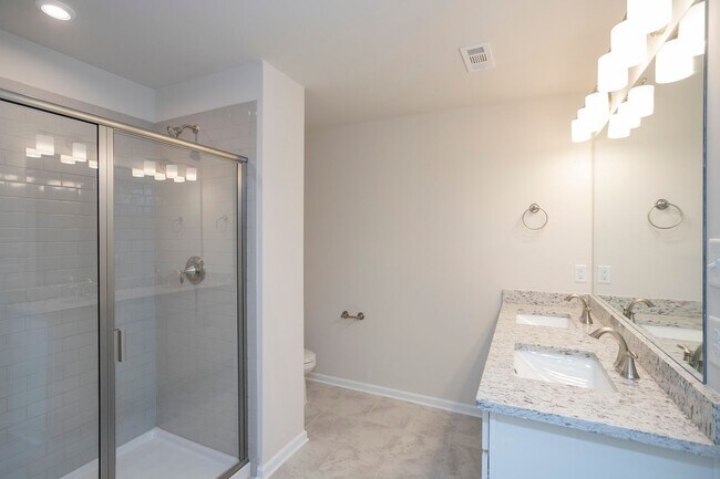 Building Photo - 2031 Sperling Dr