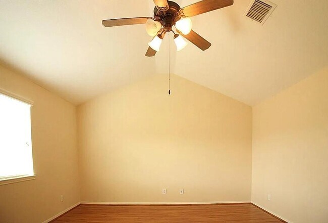 Building Photo - 3518 Clearview Cir