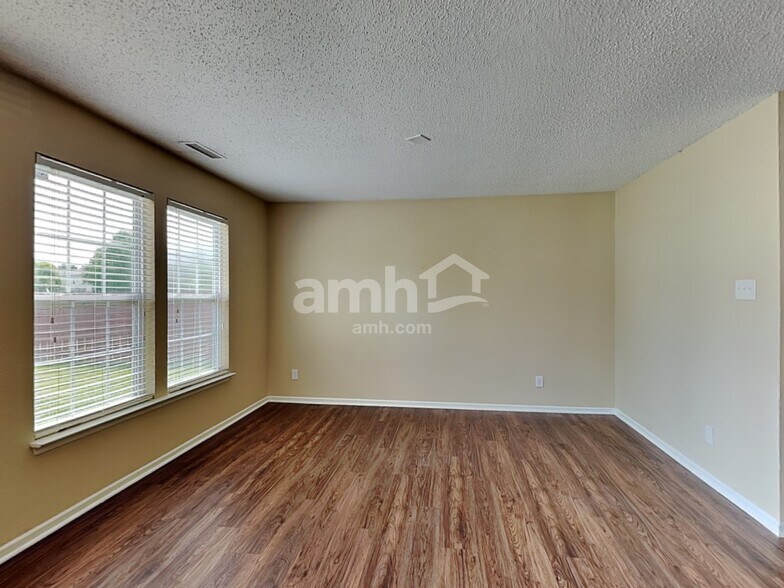 Building Photo - 13993 Meadow Lake Dr