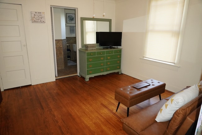 Building Photo - 2120 Reynolds St