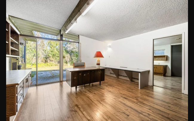 Building Photo - Sprawling 7 bedroom home available for sum...
