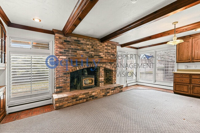 Building Photo - 1941 E Woodside Dr