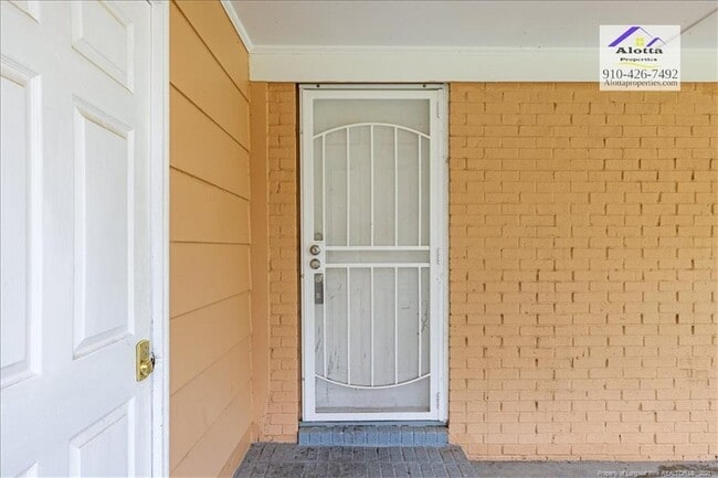 Building Photo - 743 Rustland Dr