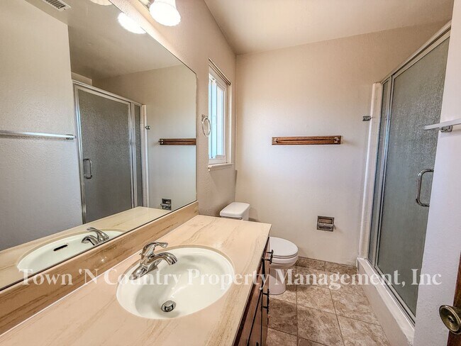 Building Photo - 732 La Mesa Dr