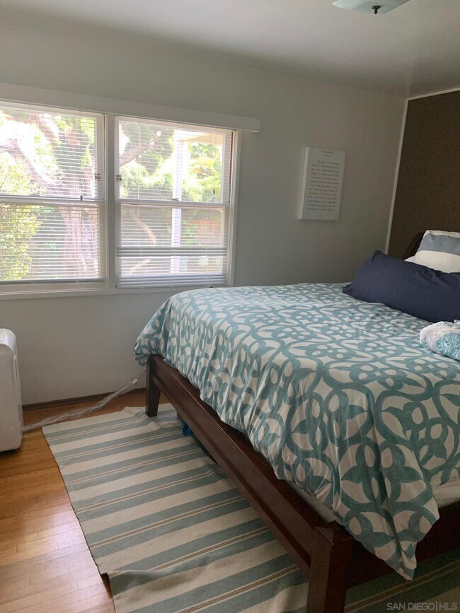 Building Photo - 4715 Del Mar Ave