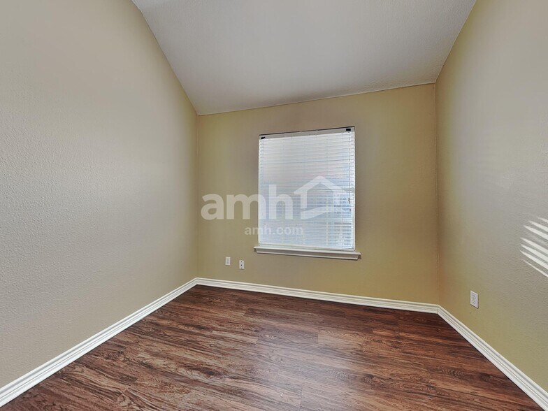 Building Photo - 7441 Sweet Meadows Dr