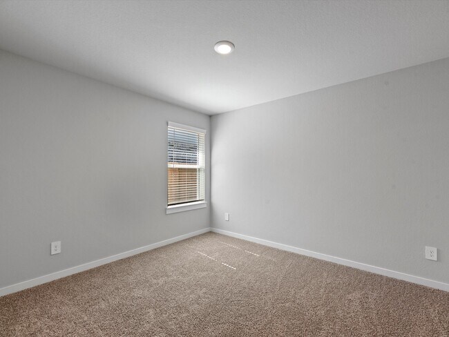 Building Photo - 3335 Silverton Dr