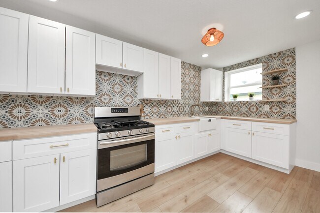 Building Photo - 501 Schilling Ave