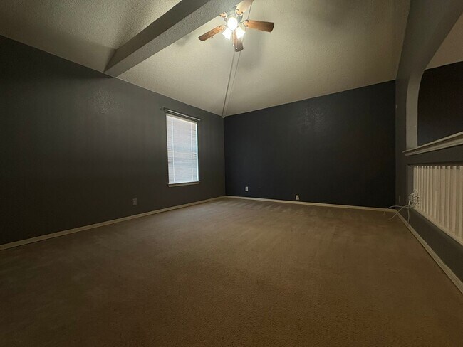 Building Photo - EASTSIDE HOME FOR RENT IN "THE TIERRAS"