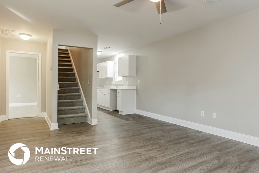 Building Photo - 4450 McLain Cir