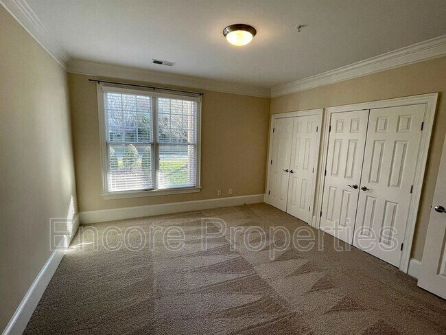 Building Photo - 927 Portstewart Dr