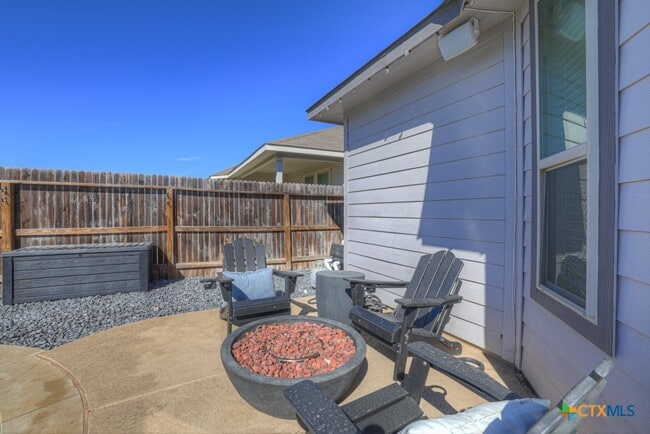 Building Photo - 816 Windflower