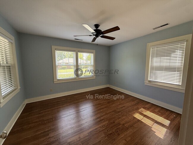 Building Photo - 575 Elizabeth Ln W