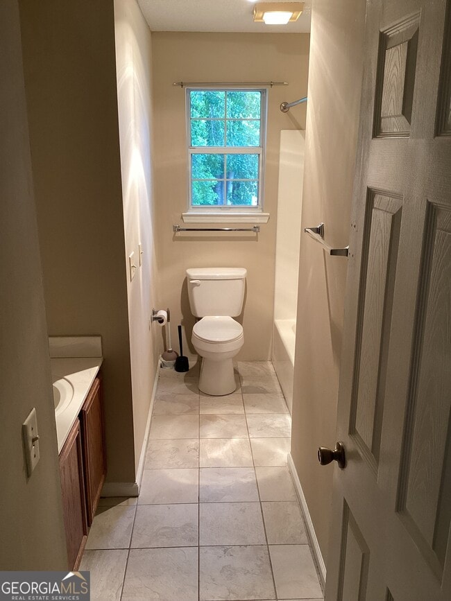 Building Photo - 209 Hallowes Dr